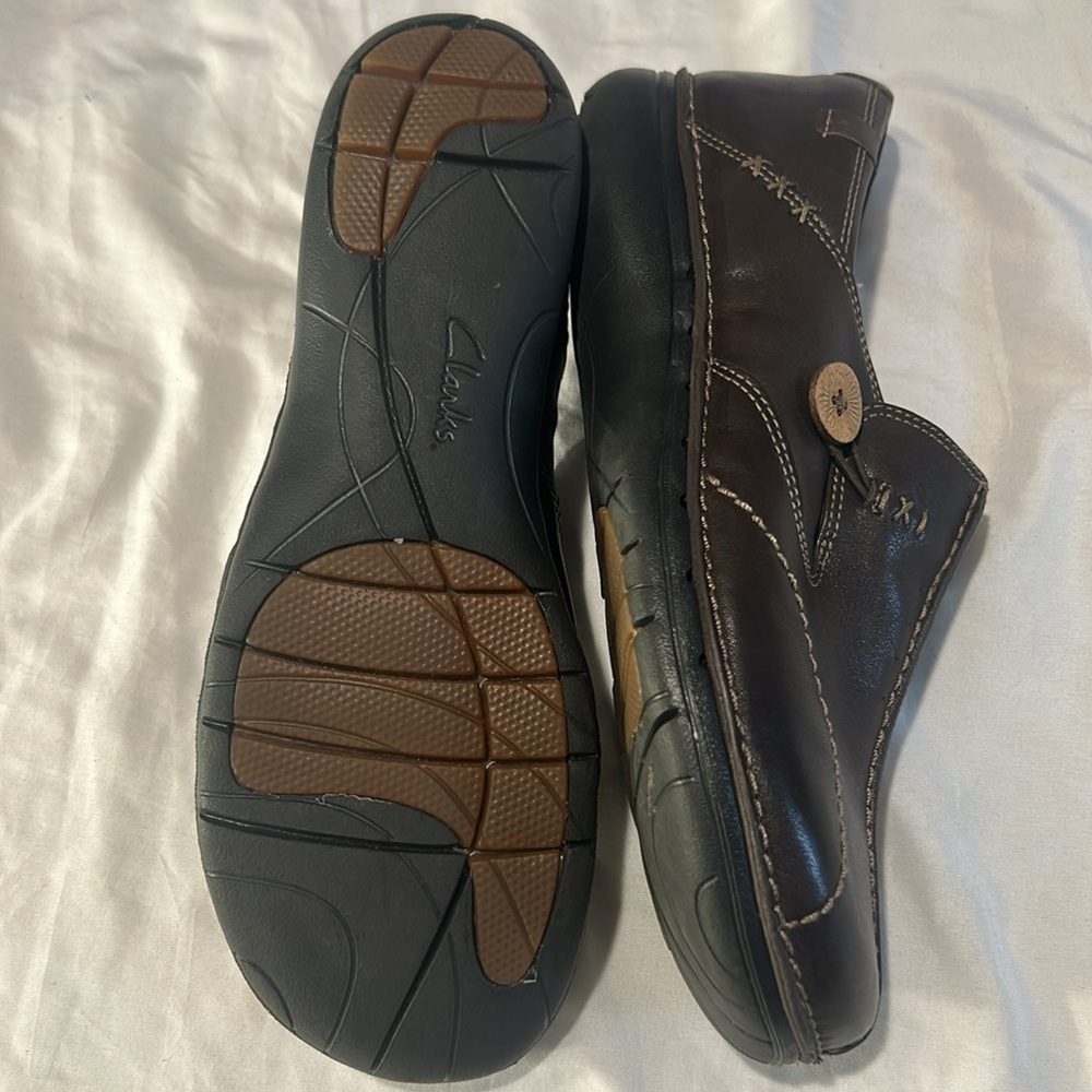 Clarks Brown Leather Loafers Classic Moccasin Style - Picture 8 of 8